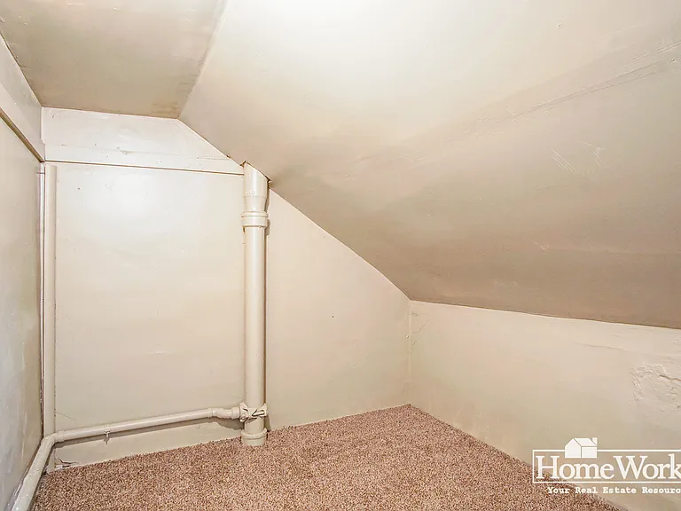 923 S 30th St — Photo 14