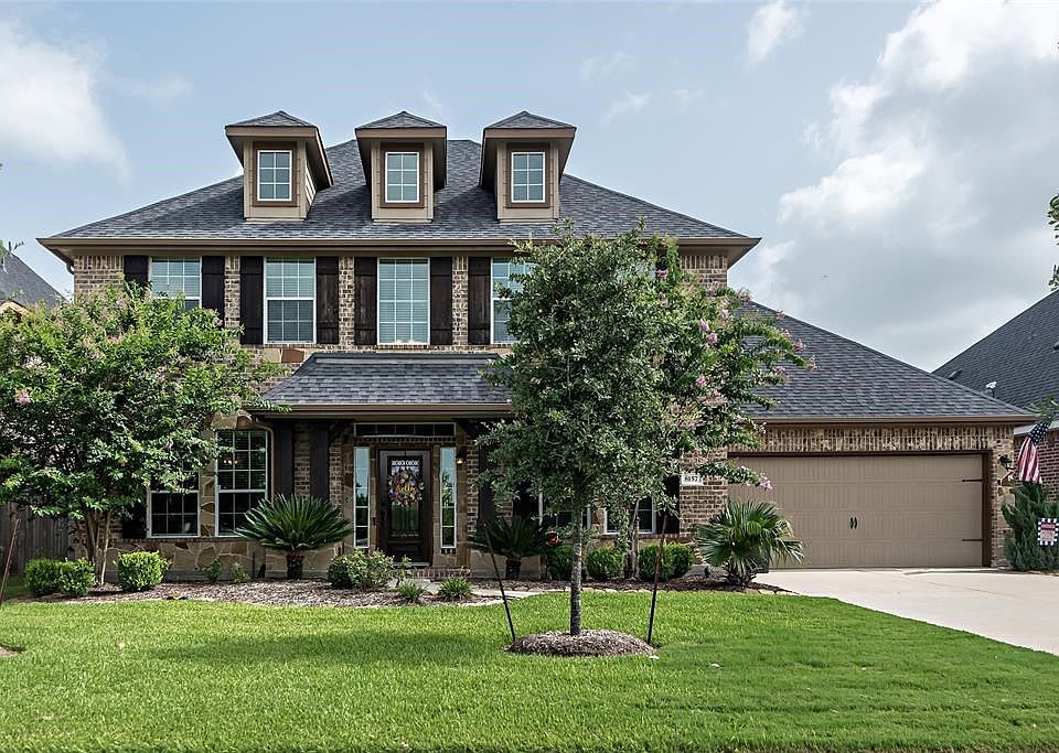Gorgeous Home with 3 car tandem garage! Located in awesome gated community.  Within walking distance to park and pool. Tons of Upgrades! Make this home yours today!!