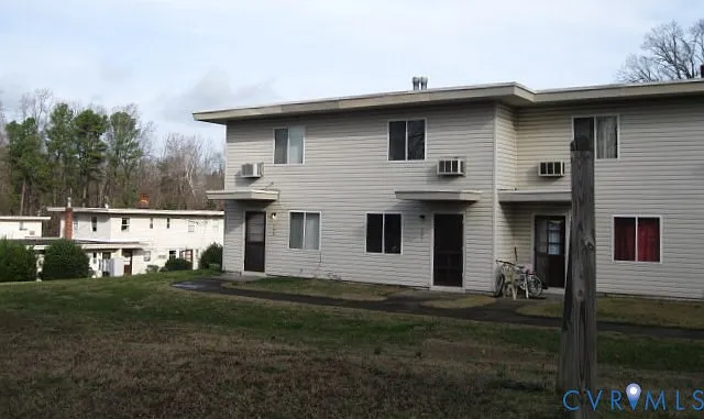 302 Monticello Dr — Photo 1