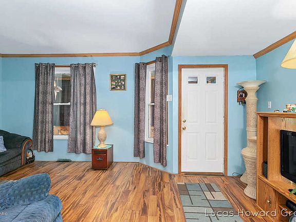 5th image of 1733 Hamilton Ave NW