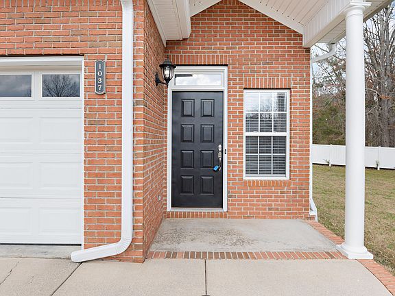2nd image of 1037 Grey Oaks Ln