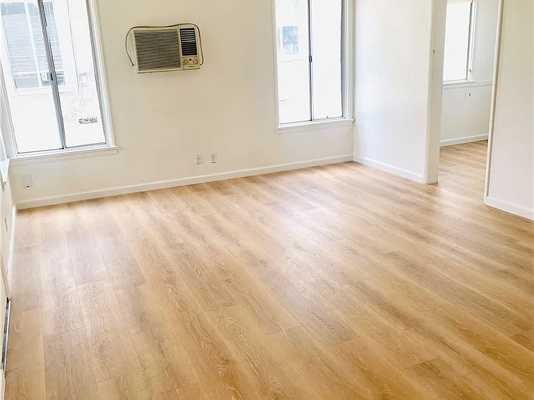 5752 Vineland Ave — Photo 7