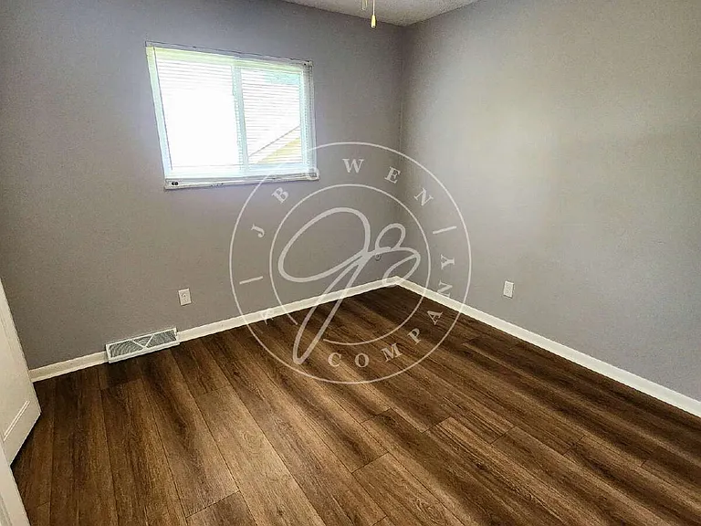 1719 W Bancroft St #D — Photo 12