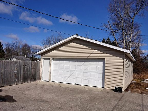2nd image of 2563 La Forest Ave
