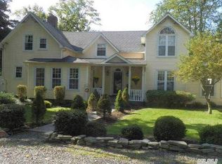 3 Judges Ln, Smithtown, NY 11787