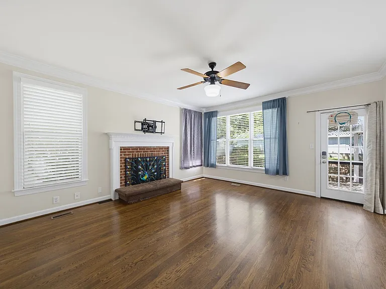 102 Parkside Cir — Photo 23