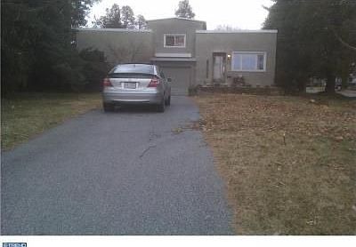2nd image of 104 Alpine St