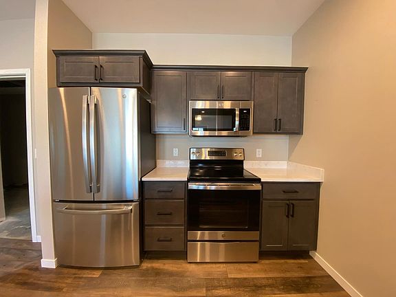 3rd image of 608 Pine Ct #103