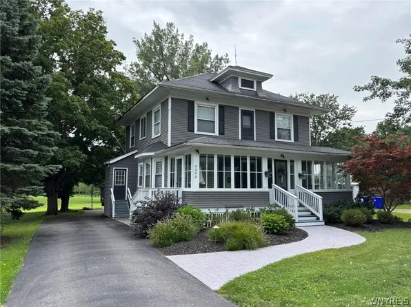 6292 Boston State Rd, Hamburg, NY 14075