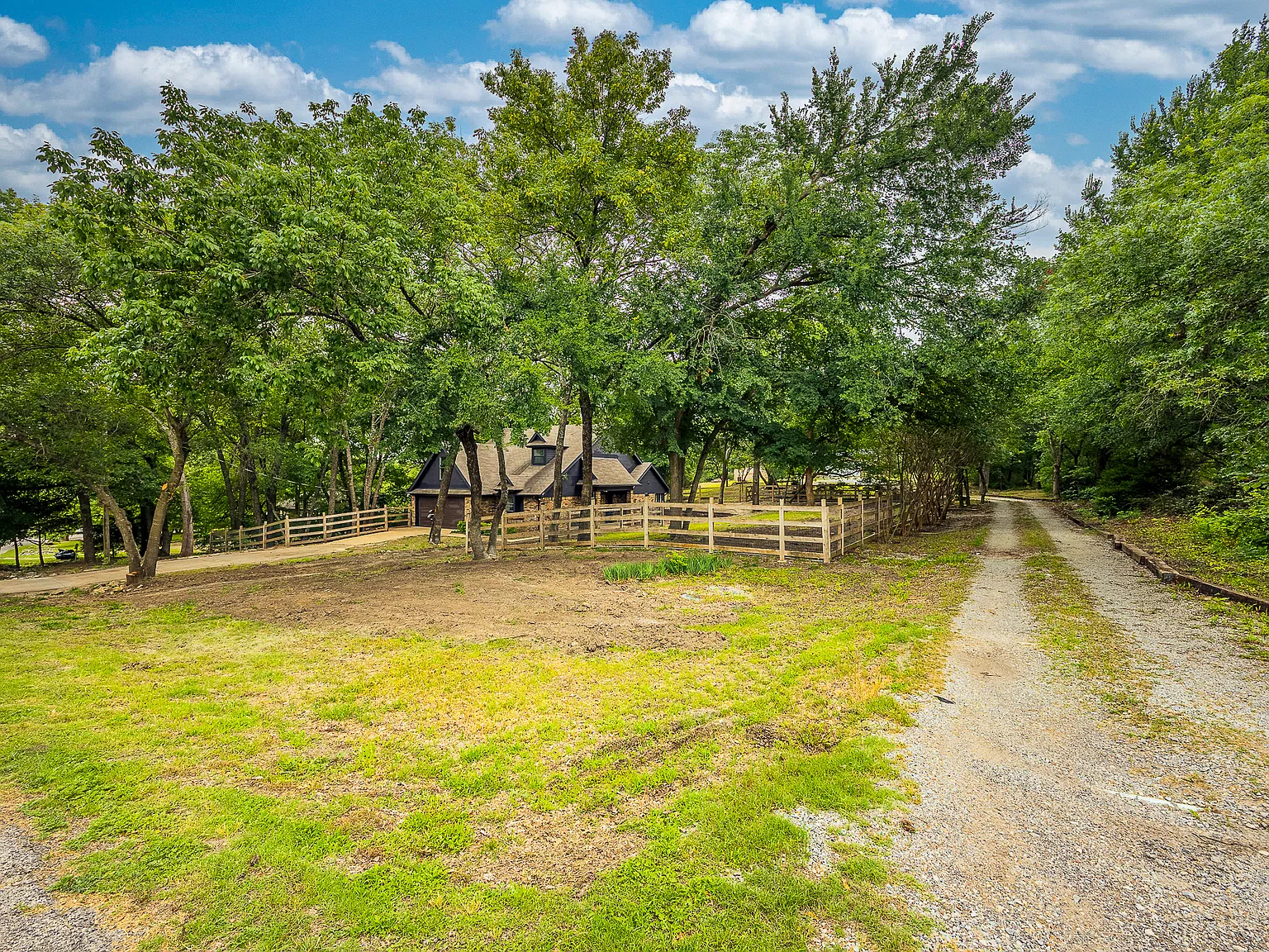 4 bed, 2270 sqft, $2,400 — Photo 4
