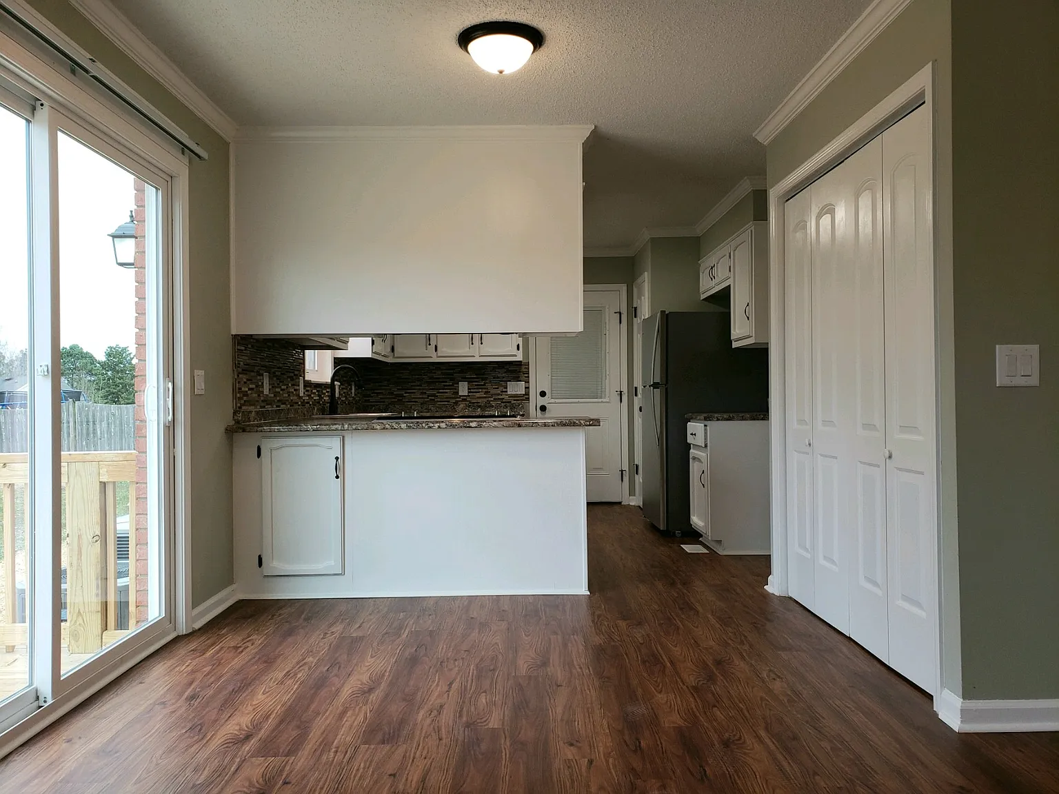 3 bed, 2.5 bath, 1706 sqft, $1,900 — Photo 3