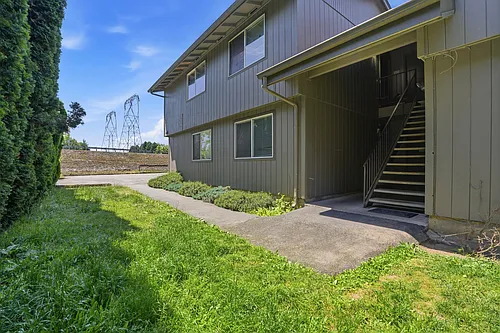 1715 SE 9th Ave #1715 Photo 1