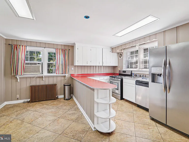 204 Glenmore Ave — Photo 10