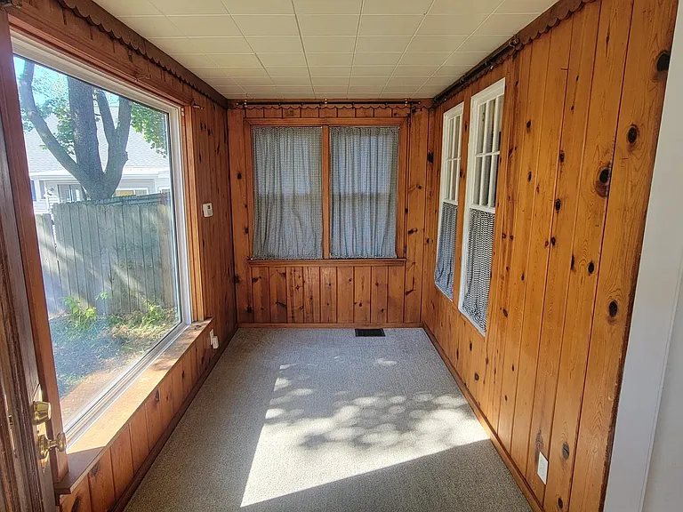 505 Graceland St NE — Photo 14