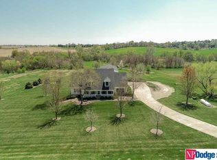 18605 Northern Hills Dr, Bennington, NE 68007