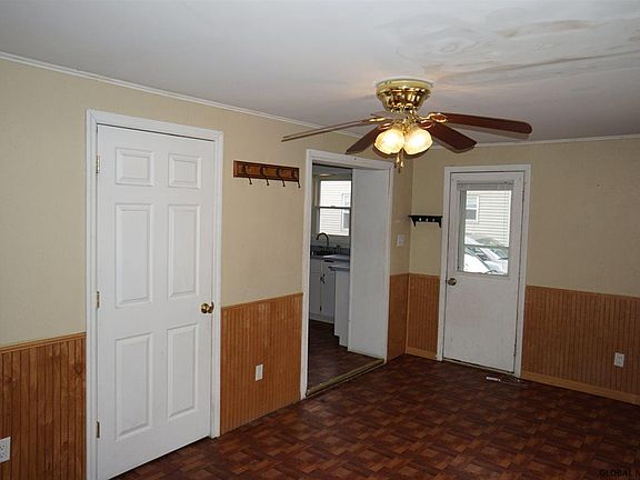 4th image of 17 Harrison Ave