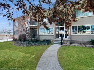 1989 Klingensmith Rd UNIT 45, Bloomfield Hills, MI 48302