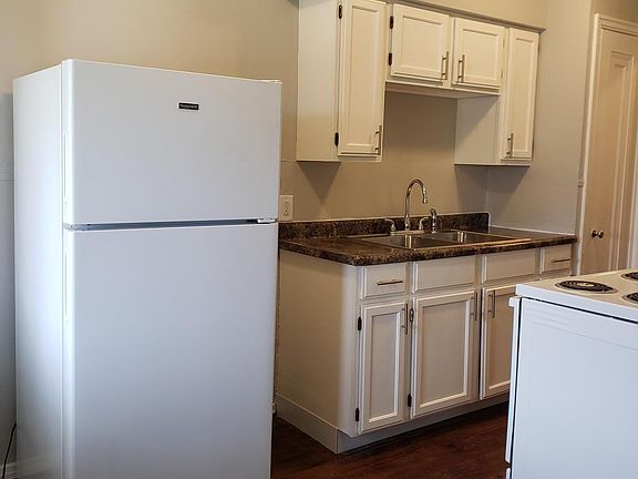 2nd image of 455 Forest Ave #6