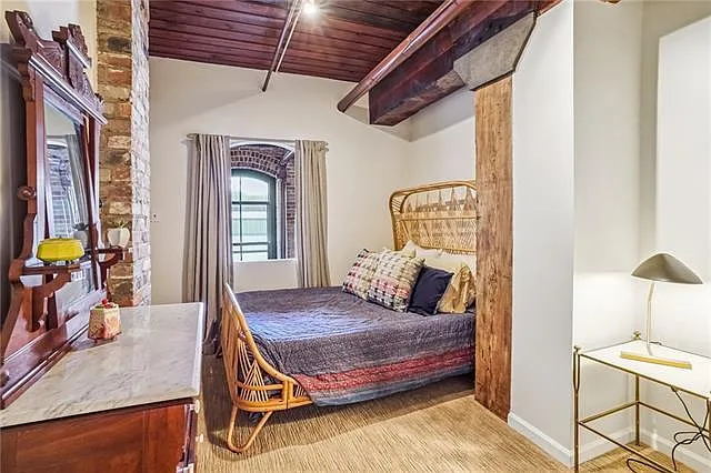 1107 S Peters St #101 — Photo 28
