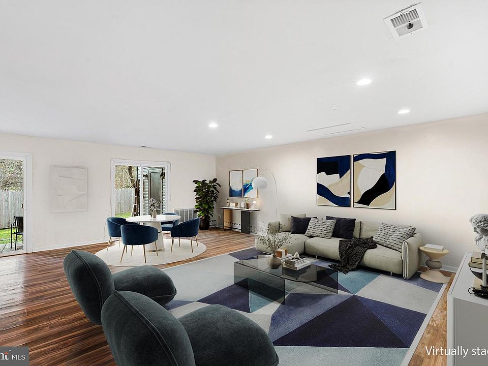 1st image of 302 Bromley Est