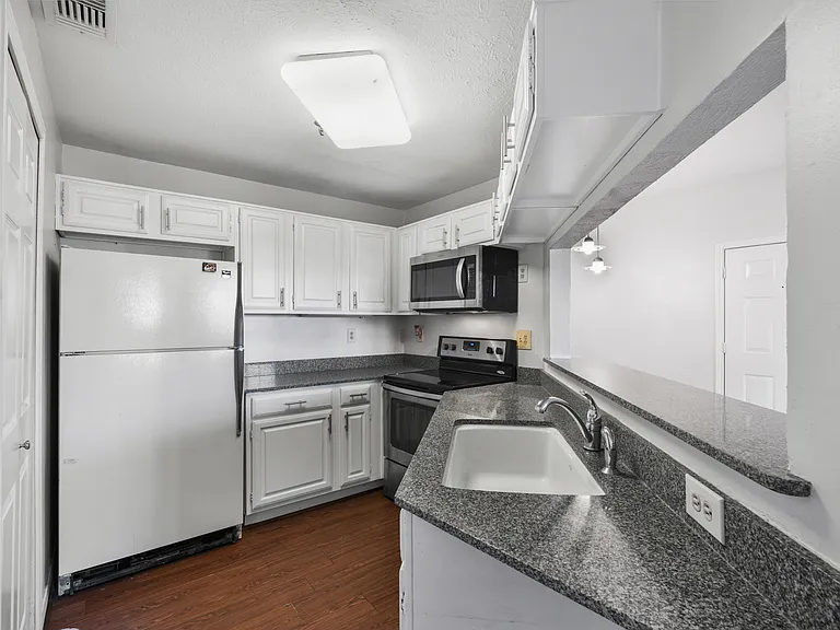 1001 Liberty St #116 — Photo 7