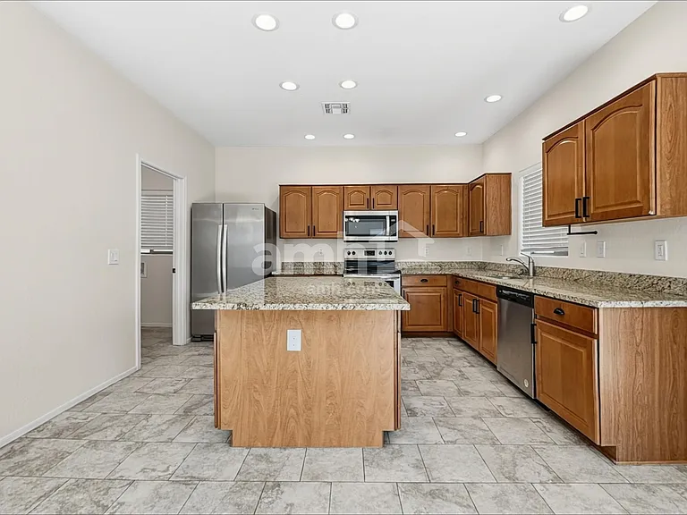 17238 W Maui Ln — Photo 3