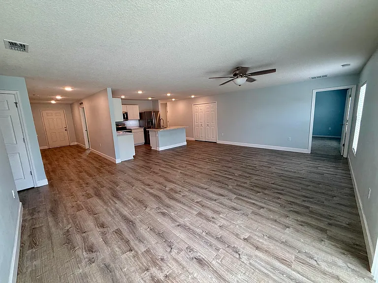 692 SW Hamberland Ave — Photo 5