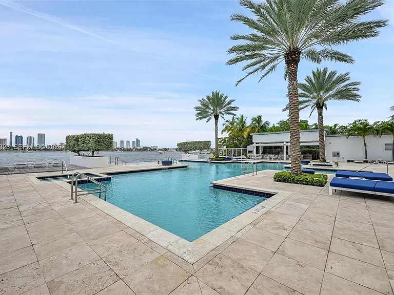 17111 Biscayne Blvd #207 — Photo 33