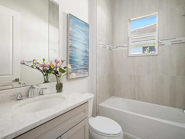 Guest bathroom.