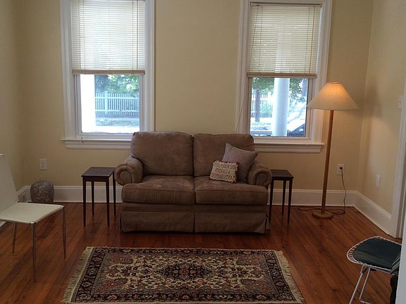 42 Moore Street living room