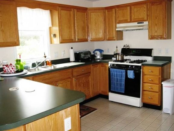 5th image of 109 Peters Ln