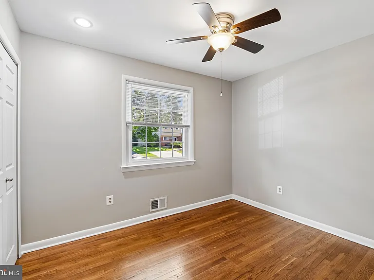 1103 Playford Ln — Photo 11