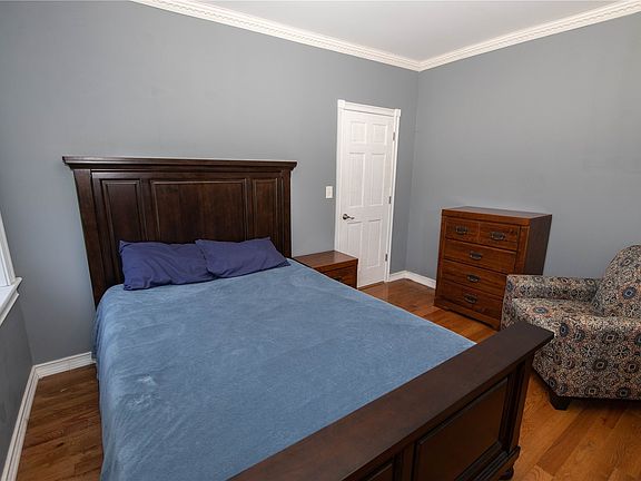 4th image of 30 Shipherd Ave APT 7B
