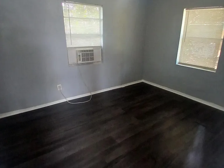 1645 NE 149th St #4 — Photo 3