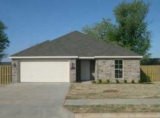 2396 Linden Cir, Springdale, AR 72764