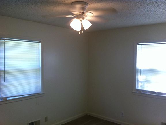 4th image of 10105 White Ave