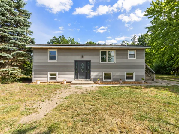 13687 New Holland St, Holland, MI 49424