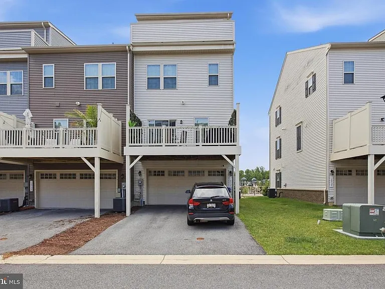 Garage & Driveway