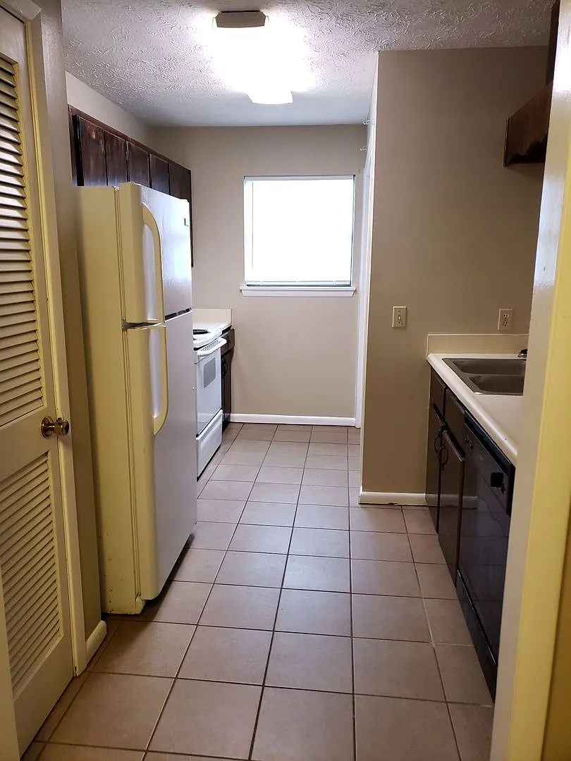 Townhome Near The Beach, In The Heart Of Pcb! *Special: 1/2 Off 1st Month's Rent* + *Military Inc... — Photo 2