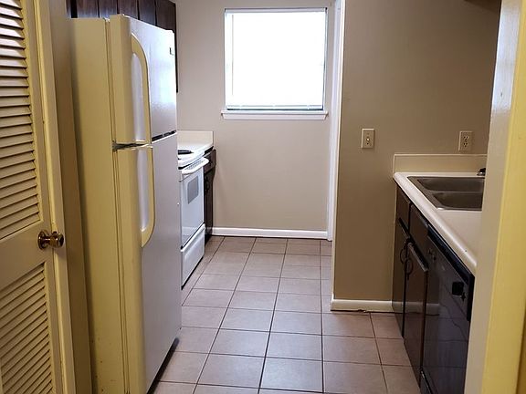 2nd image of 5919 Pinetree Ave