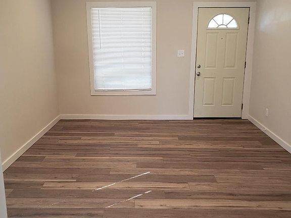3rd image of 410 S Toppenish Ave