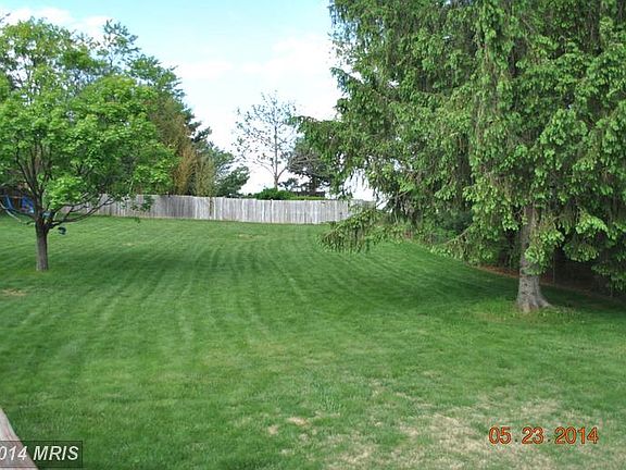 5th image of 404 Suburbian Ct