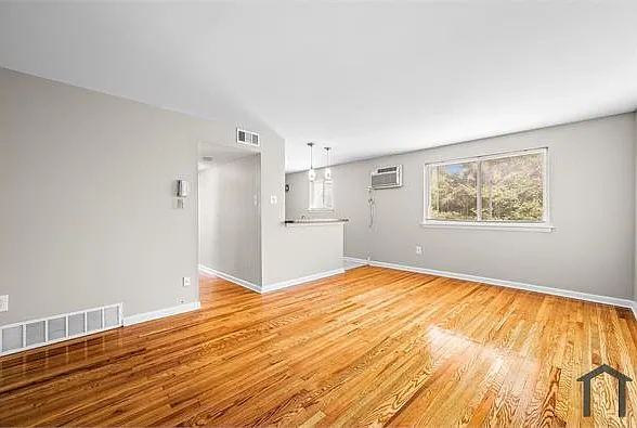 345-357 W Johnson St #W101 — Photo 3