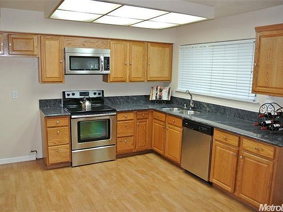2nd image of 1491 Buckridge Way
