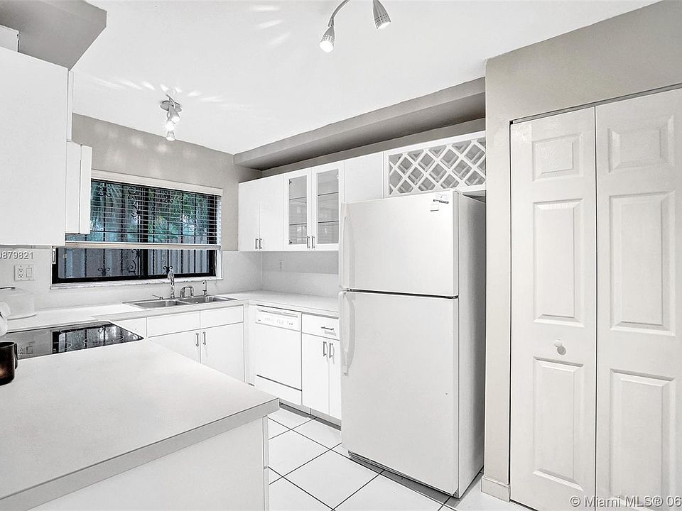 1st image of 6530 Kendale Lakes Dr APT 1309