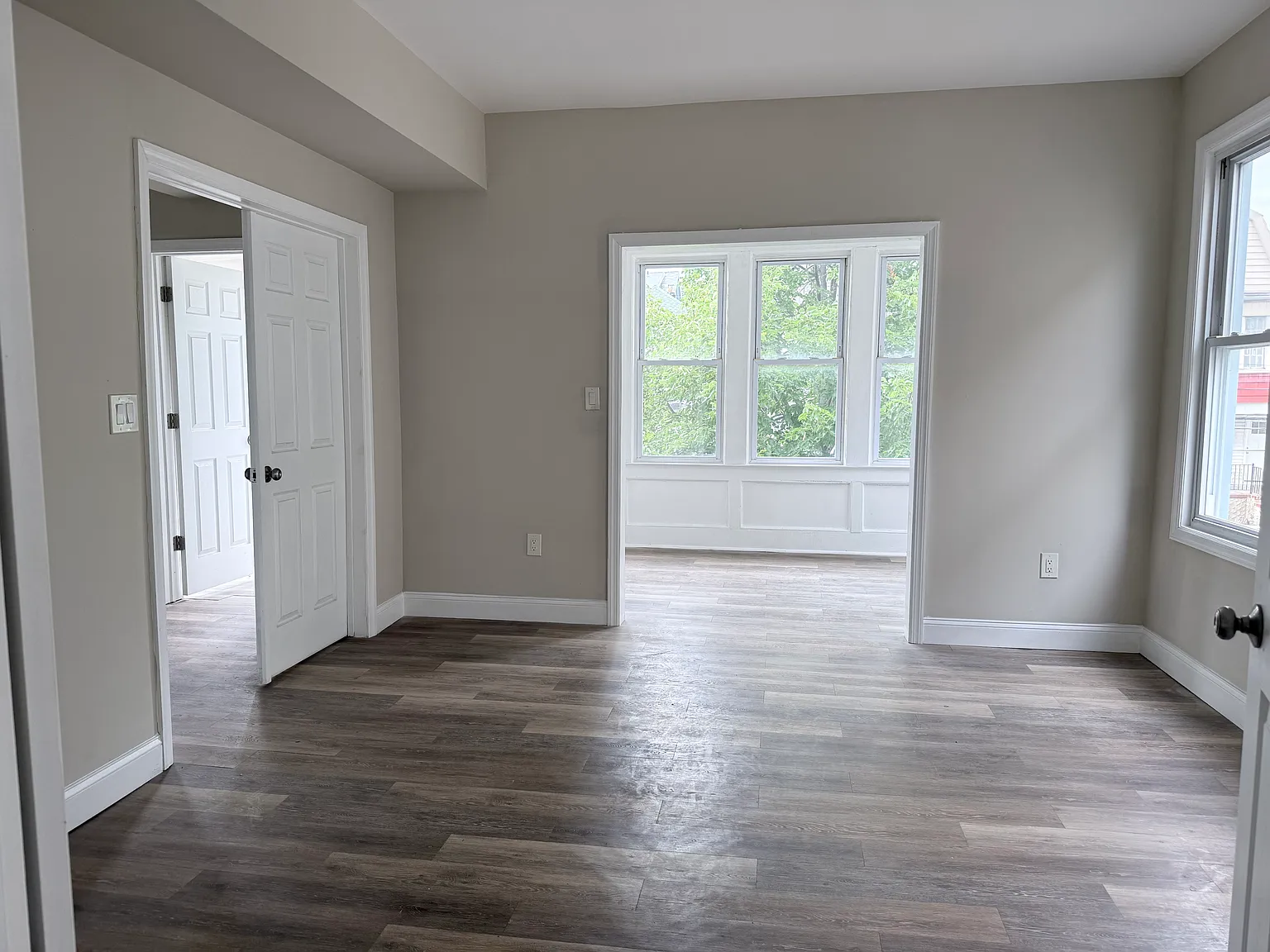 3 bed 1 bath apartment in Newark — Photo 2