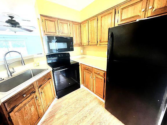 3rd image of 102B Heather Way #B