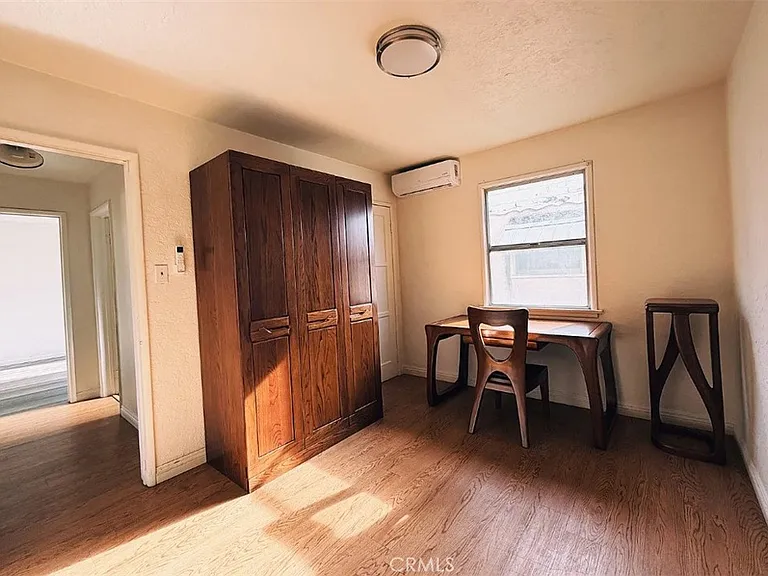 1554 3rd St — Photo 5