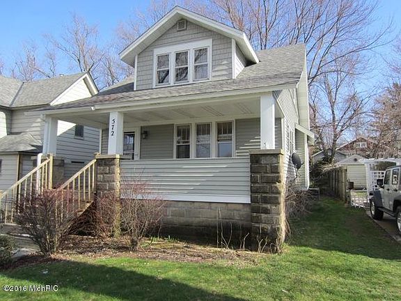 3rd image of 572 Crescent Dr