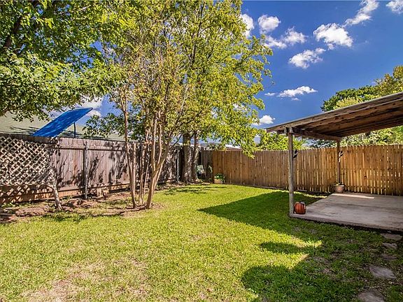 5th image of 2936 Gray Oak Dr